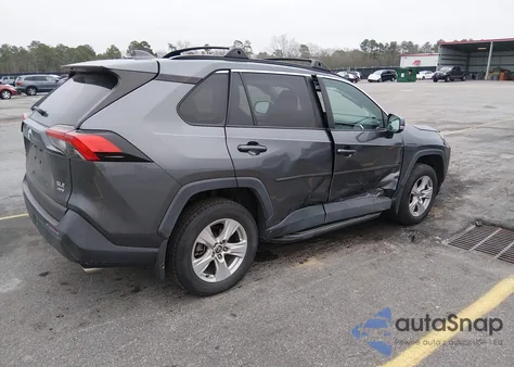 2021 Toyota Rav4 Xle z USA, uszkodzony, nr VIN 2T3P1RFV6MC185208